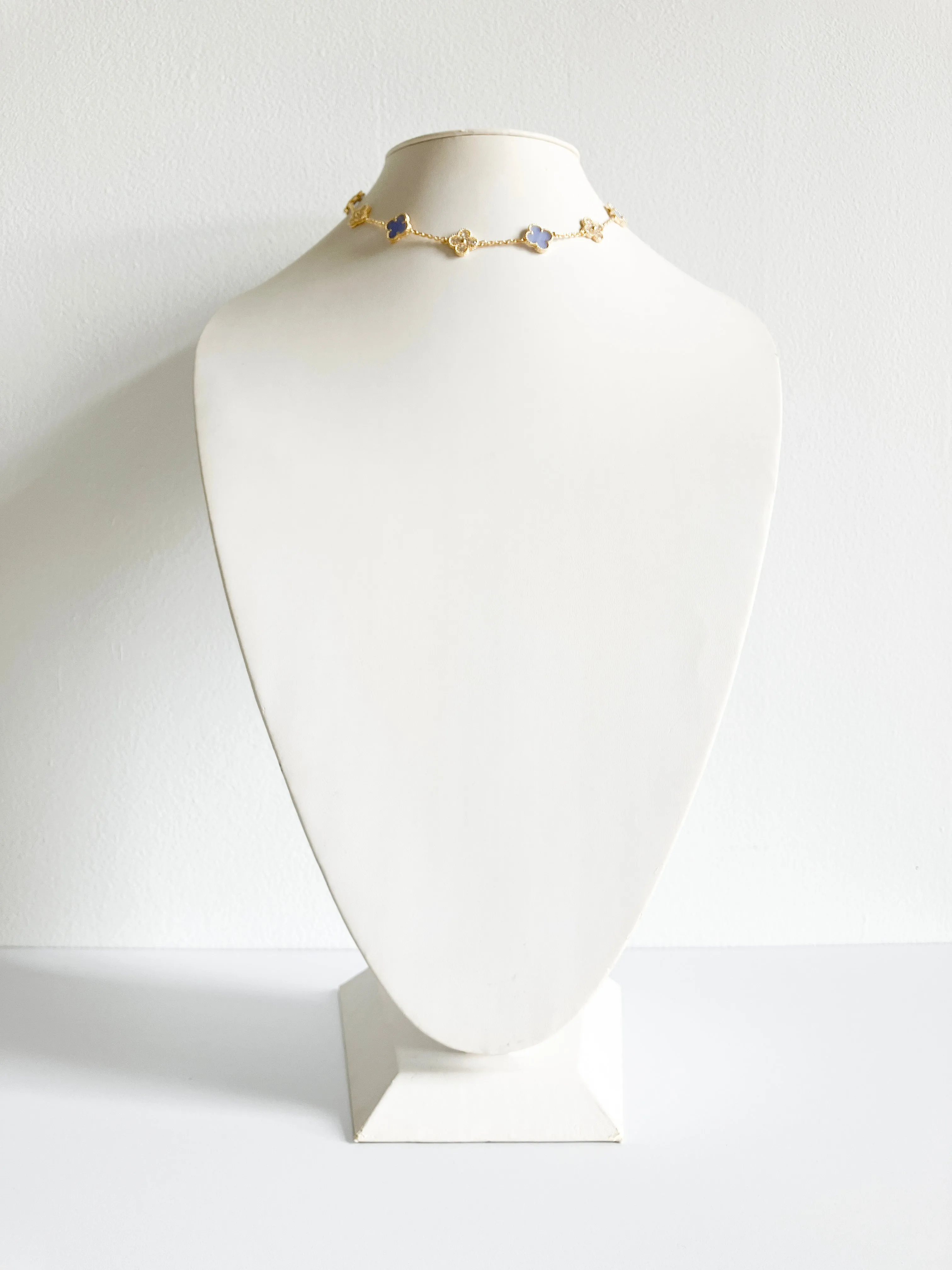 Cubic Zirconia and Agate Quatrefoil Choker in Gold