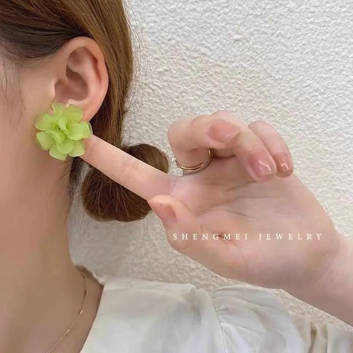 Elegant Green Flower Clip Earring