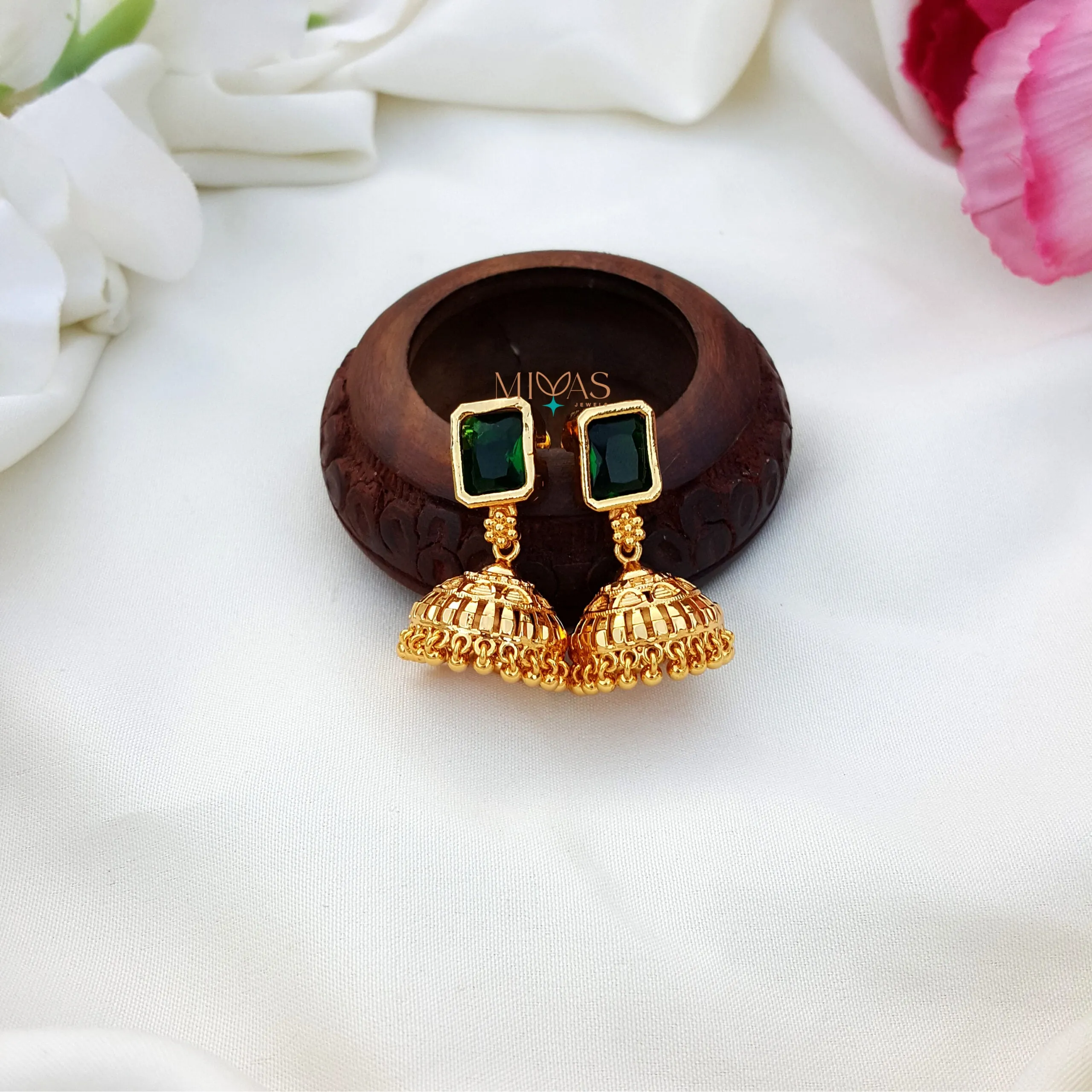 Elegant look Single stone Earring - Green