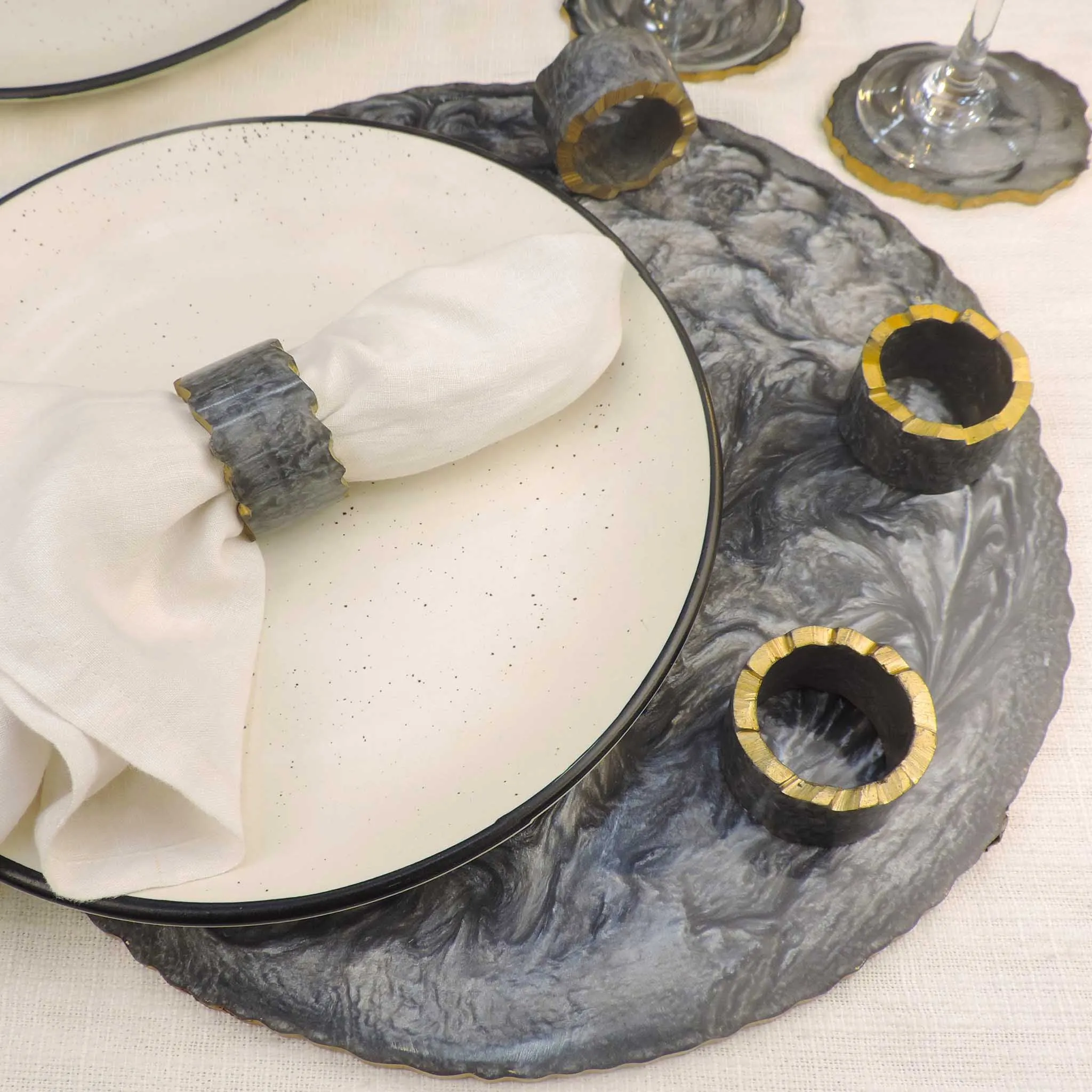 Glamour Resin Napkin Ring in Grey & Gold, Set of 4